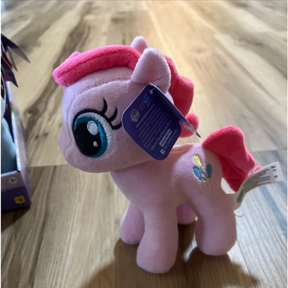 My little pony plushie.  Lot of 6 comes with display box - Picture 2 of 6